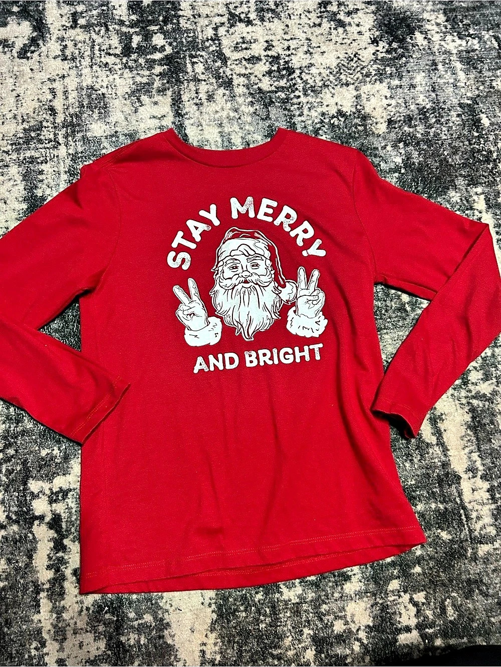 HOLIDAY Long Sleeve Graphic Tee Size Large Like New